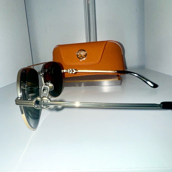**sold***NEW Tory Burch Aviator Sunglasses | Case Included | Authentic - Picture 4 of 5